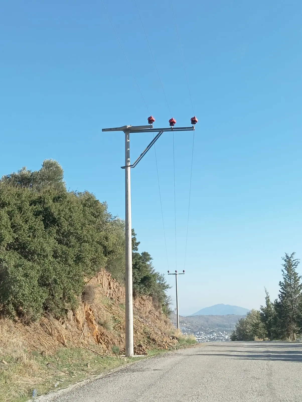 Enerji nakil hattı ve direk montajı
